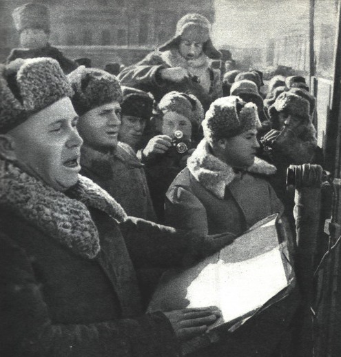 Митинг в честь победы. Выступает Никита Сергеевич Хрущев Митинг в честь победы. Выступает Никита Сергеевич Хрущев